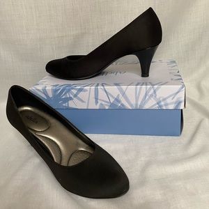 Abella Black Pump Low Heel Shoes Size 9